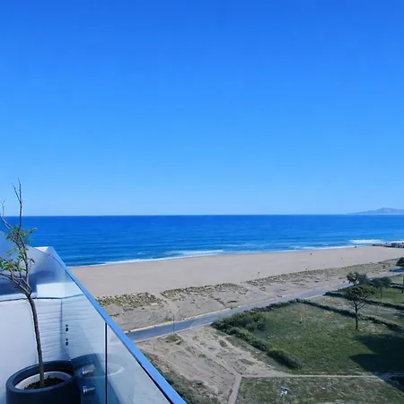 With Terrace In Saint-cyprien Saint-Cyprien (Pyrenees-Orientales)